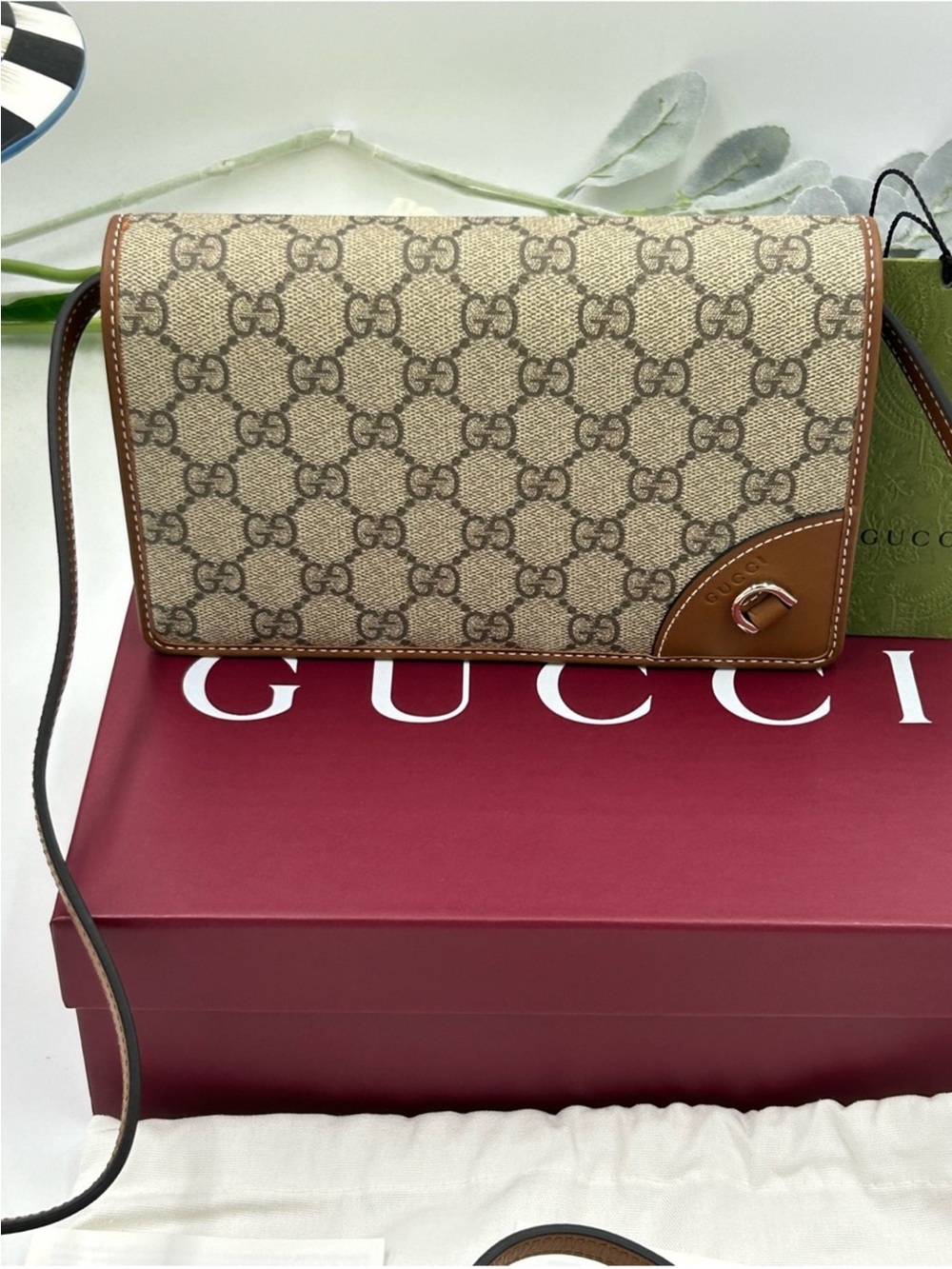 Women's Gucci Beige GG Supreme Crossbody wallet in a strap . NWT - Picture 2 of 15
